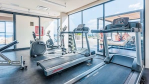 A gym with treadmills, elliptical machines, and weight equipment. - The Boat King Studio 200m to Beach w Rooftop Pool (Playa del Carmen)