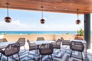 Outdoor dining - 1BR in Singular Joy, best location in town (Playa del Carmen)
