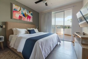 Iron/ironing board, travel cot, WiFi, bed sheets - Stylish Penthouse w Private Rooftop Pool and Terrace (Playa del Carmen)