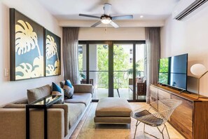 TV, offices - Rooftop Pools and Ocean Views in Central Playa Condo (Playa del Carmen)