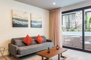 テレビ、書斎 / ワークスペース