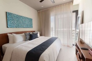 Silitysrauta/-lauta, vauvan matkasänky, Wi-Fi, vuodevaatteet