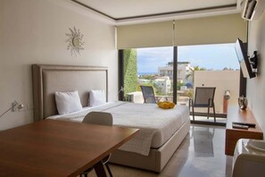 Iron/ironing board, travel cot, WiFi, bed sheets - Oceanview Studio w/ Rooftop Pool Steps to Beach (Playa del Carmen)