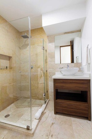 Shower, hair dryer, towels - Oceanview Studio w/ Rooftop Pool Steps to Beach (Playa del Carmen)