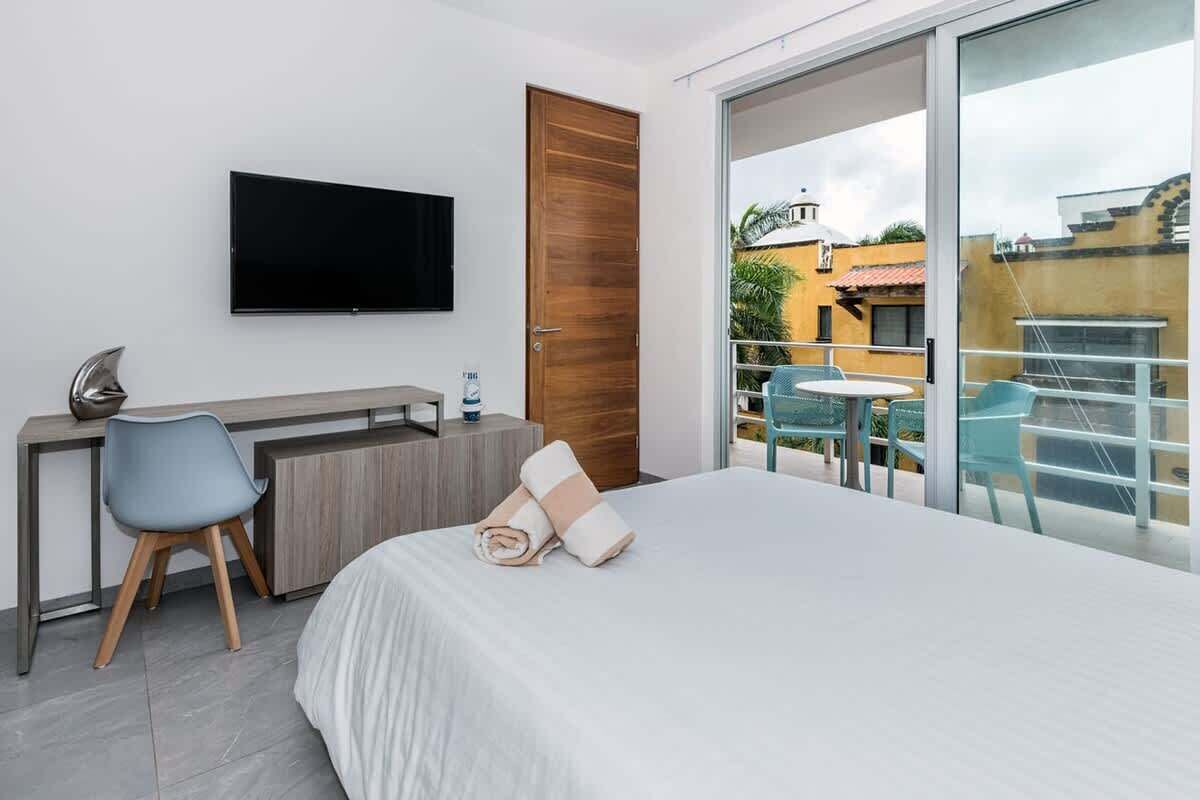 Ferros/tábuas de passar roupa, berço de viagem, Wi-Fi, roupa de cama