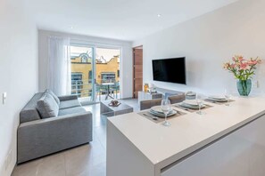 Interior - Stylish Condo w Rooftop Pool & Gym Near 5th Ave (Playa del Carmen)
