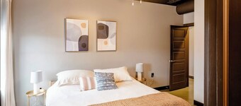 Industrial Chic Loft Near OSU & Short North with King Beds, Walkable Stay