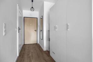Interior - Włochy Studio - Balcony, Parking - by Rentujemy (Warszawa)