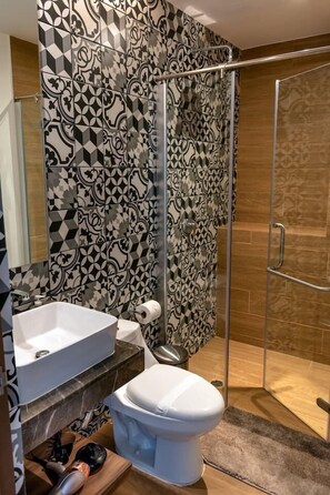Shower, hair dryer - Beachside Studio & Jacuzzi Bliss (Playa del Carmen)
