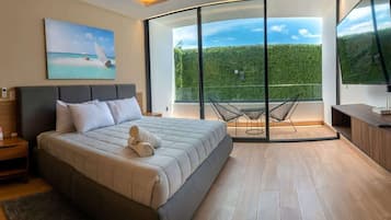 Iron/ironing board, travel cot, WiFi