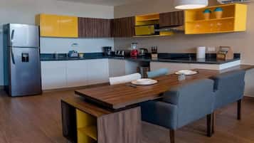 Cookware/dishes/utensils