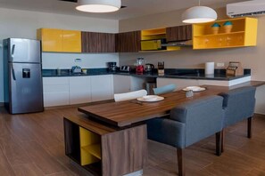 Cookware/dishes/utensils - Beachside Studio & Jacuzzi Bliss (Playa del Carmen)