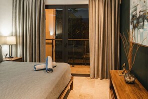 Iron/ironing board, travel cot, WiFi, bed sheets - Chic Condo Steps to Beach w Rooftop Pool and Parking (Playa del Carmen)