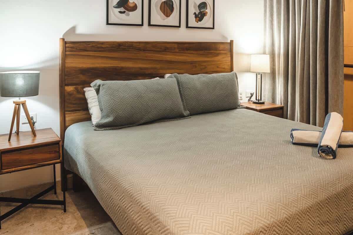 Iron/ironing board, travel cot, WiFi, bed sheets