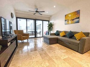 TV, offices - Rooftop Pool & Balcony, 5 Min to Playa Beach (Playa del Carmen)