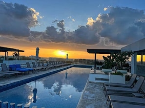 حمام سباحة