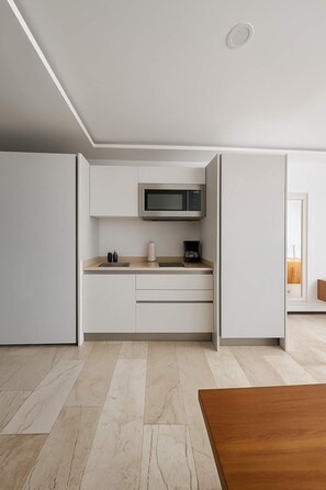 Fridge, microwave, stovetop, coffee/tea maker - Ocean-View Studio w/ Rooftop Pool, Steps to 5th Ave (Playa del Carmen)