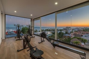 Fitness facility - Ocean-View Studio w/ Rooftop Pool, Steps to 5th Ave (Playa del Carmen)
