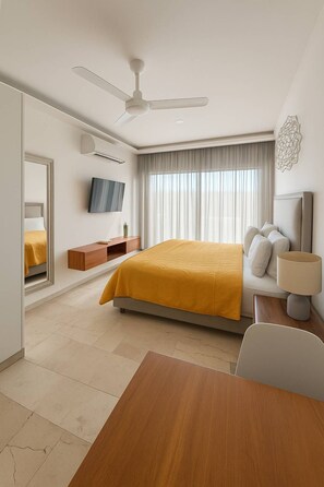 Iron/ironing board, travel cot, WiFi - Ocean-View Studio w/ Rooftop Pool, Steps to 5th Ave (Playa del Carmen)
