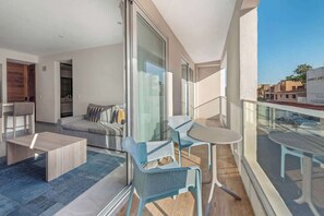Property grounds - Luxury Condo w Pool & Rooftop, Steps from 5th Ave (Playa del Carmen)