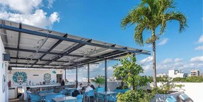 Outdoor dining - Luxury Condo w Pool & Rooftop, Steps from 5th Ave (Playa del Carmen)
