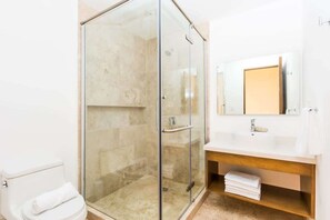 Shower, hair dryer, shampoo - Spectacular Rooftop Pools, Steps to Beach and 5th Ave (Playa del Carmen)