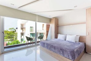 1 bedroom, iron/ironing board, travel cot, WiFi - Modern studio steps from beach & 5th Ave (Playa del Carmen)