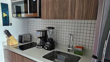 Cookware/dishes/utensils