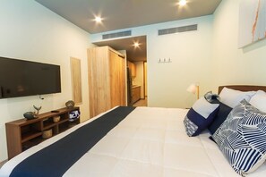 Iron/ironing board, travel cot, WiFi, bed sheets - Oceanview Condo w/ Rooftop Infinity Pool & Gym (Playa del Carmen)