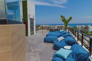 Terrace/patio - Oceanview Condo w/ Rooftop Infinity Pool & Gym (Playa del Carmen)