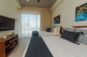 Travel cot, WiFi - Luxury Penthouses w/ Rooftop Pool & Beach Access (Playa del Carmen)
