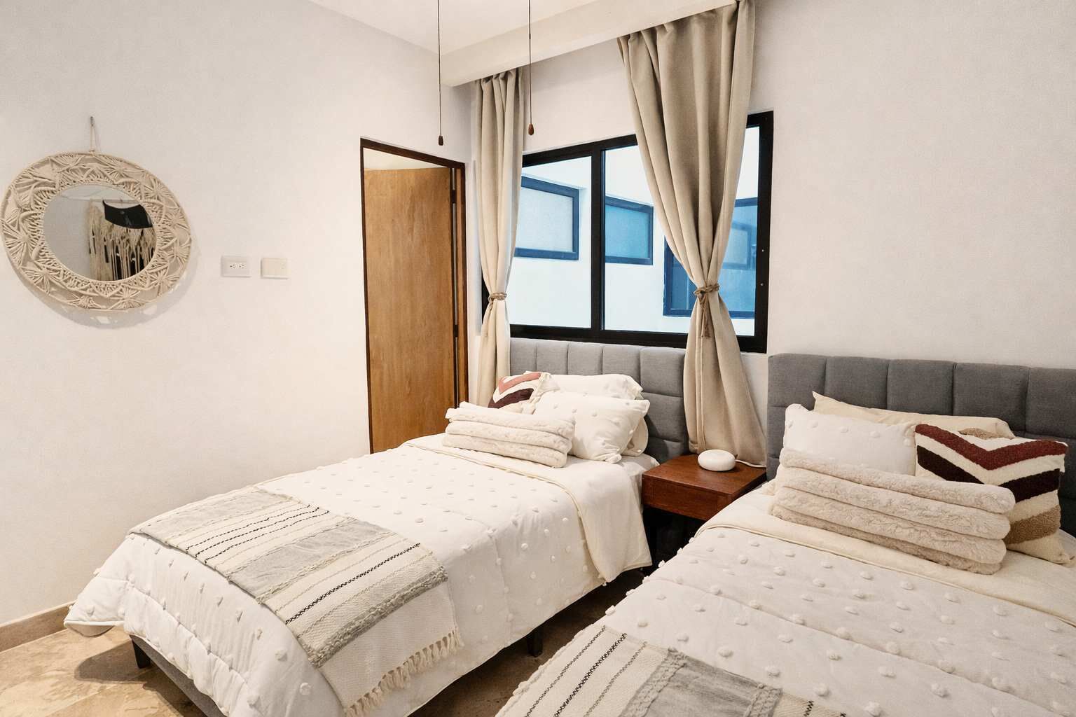 Bügeleisen/Bügelbrett, Reisekinderbett, WLAN, Bettwäsche