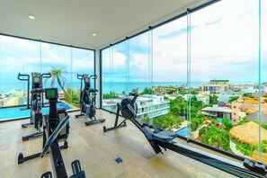 Fitness facility - Rooftop Pool & Ocean-View Gym Near Playa Beach (Playa del Carmen)