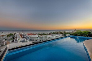 Pool - Rooftop Pool & Ocean-View Gym Near Playa Beach (Playa del Carmen)