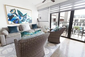 TV, offices - Stylish Condo Near Beach - Central Playa del Carmen (Playa del Carmen)