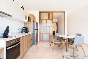 Fridge, microwave, oven, stovetop - Luxury 1BR Condo w Rooftop Pools and Ocean Views (Playa del Carmen)