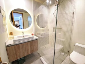 Douche, sèche-cheveux