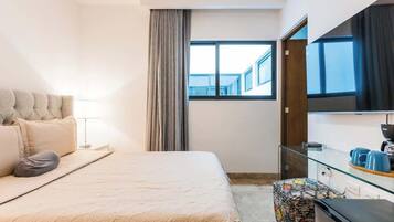 Fer et planche à repasser, lit de bébé portatif, Wi-Fi, literie fournie