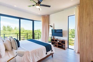 2 bedrooms, iron/ironing board, travel cot, WiFi - Rooftop Pool & Mangrove Views Steps from Fifth Avenue (Playa del Carmen)