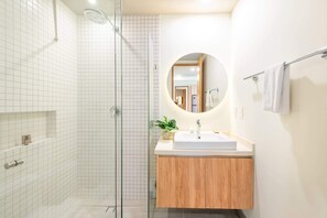 Shower, hair dryer - Oceanview Luxury Condo 200m to Beach & Rooftop Pool (Playa del Carmen)