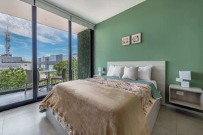 Ferros/tábuas de passar roupa, berço de viagem, Wi-Fi, roupa de cama