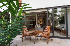 Terrace/patio - Stylish Condo w Rooftop Pools and Ocean Views (Playa del Carmen)