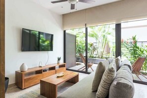 TV, offices - Stylish Condo w Rooftop Pools and Ocean Views (Playa del Carmen)