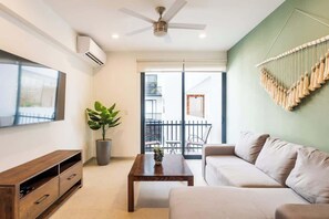 TV, offices - 1BR Condo w Rooftop Pool Steps from Beach & 5th Ave (Playa del Carmen)