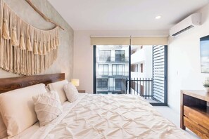 1 bedroom, iron/ironing board, travel cot, WiFi - 1BR Condo w Rooftop Pool Steps from Beach & 5th Ave (Playa del Carmen)
