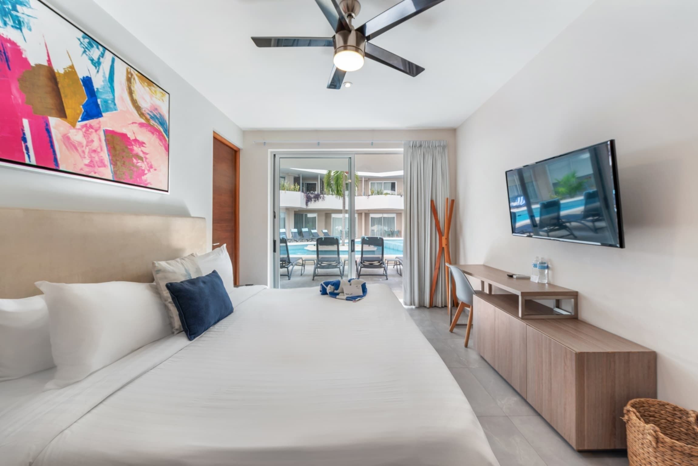 Ferros/tábuas de passar roupa, berço de viagem, Wi-Fi, roupa de cama