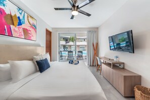 2 bedrooms, iron/ironing board, travel cot, WiFi - Rooftop Pool & Gym Near 5th Avenue Activities (Playa del Carmen)
