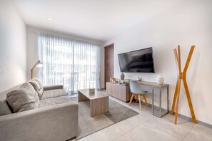 TV, offices - Rooftop Pool & Gym Near 5th Avenue Activities (Playa del Carmen)