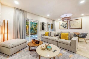 TV, offices - Beautiful 3BD House in Playacar (Playa del Carmen)