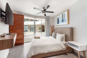 2 bedrooms, iron/ironing board, WiFi, bed sheets - Charming Beachside Condo w High-Speed WiFi (Playa del Carmen)